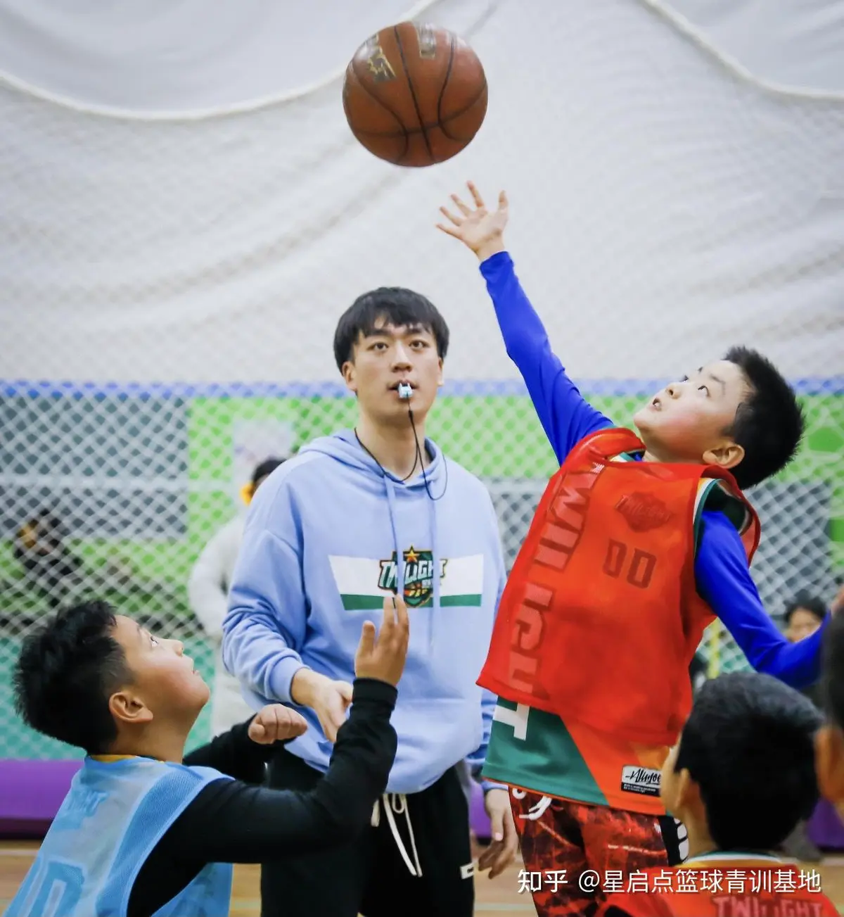 哪里可以找到专业的篮球防守训练课程_2